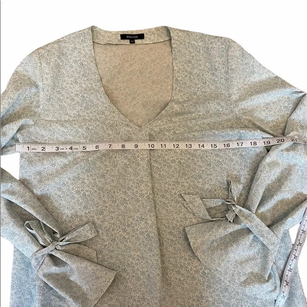 RW&CO Light Loose Fit Tie Sleeve Floral Loose Top - Picture 7 of 8